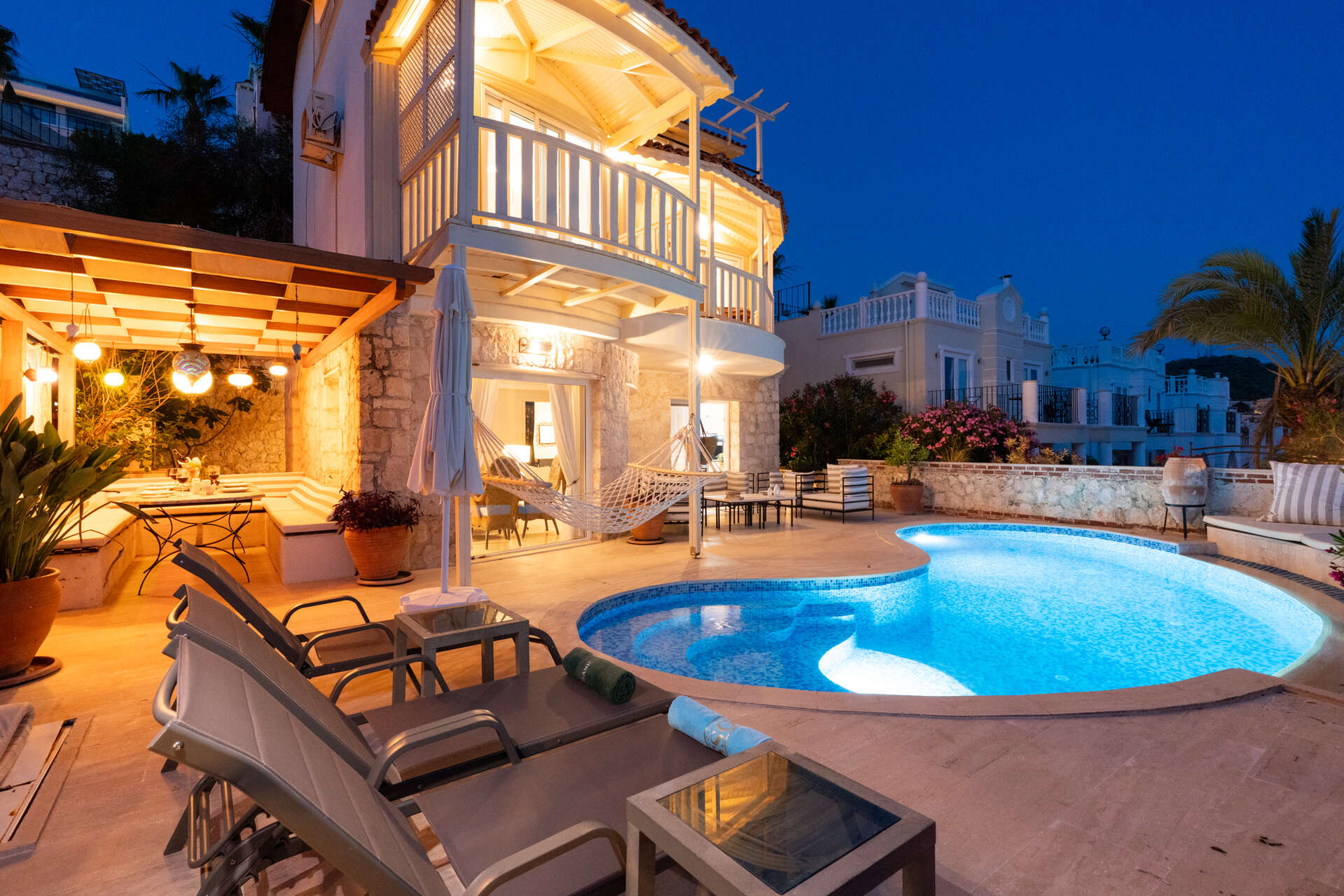 Villa Haziran Havuz 12